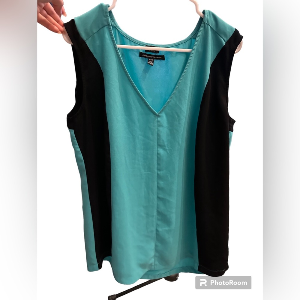 💚Le Chateau Tank Blouse - Light Blue/ Black sides